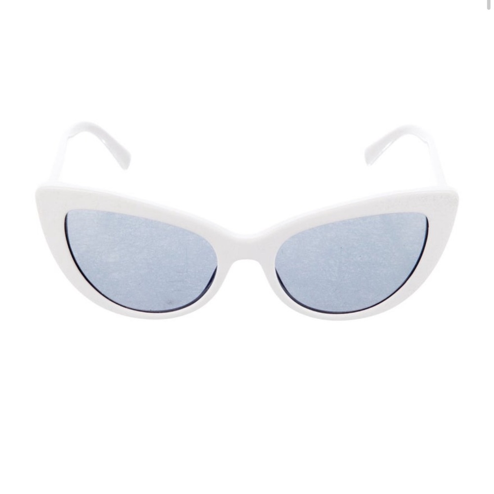 White Cat-Eye Sunglasses Versace Medusa’s Insignia Cat eye